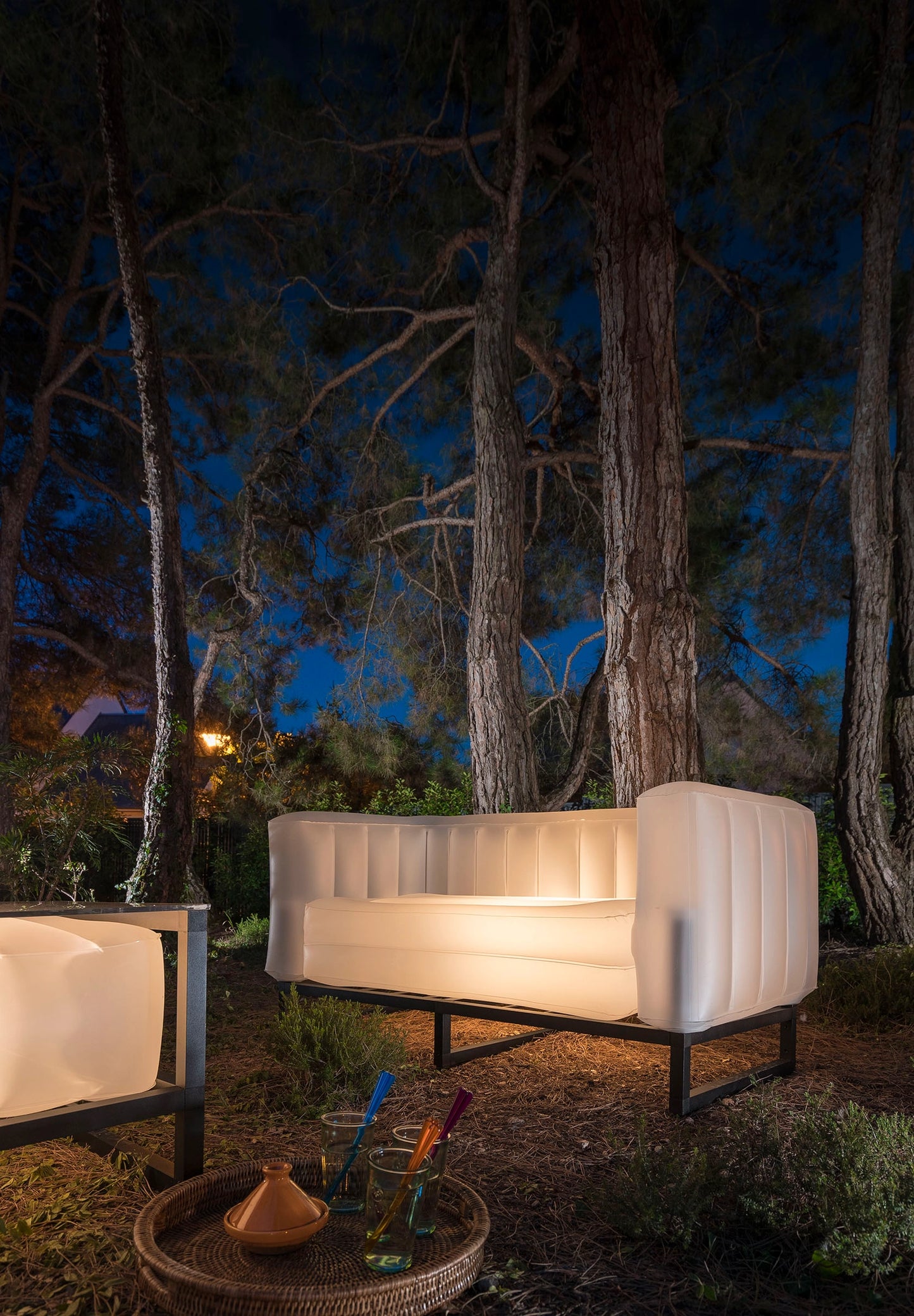 MOJOW - Luminous White Aluminum Sofa